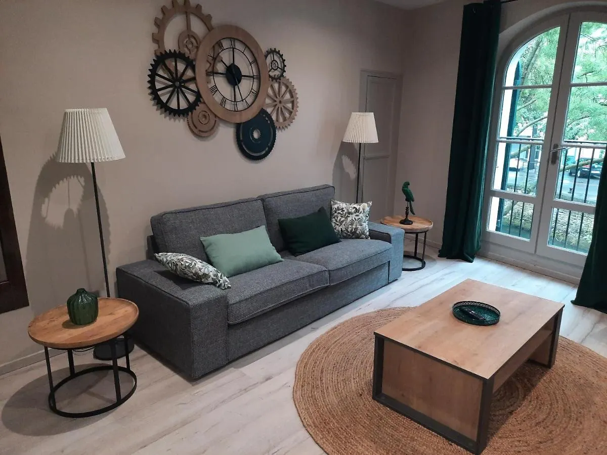 Appartement Le Loft sur les quais à LʼIsle-sur-la-Sorgue 0*,  France