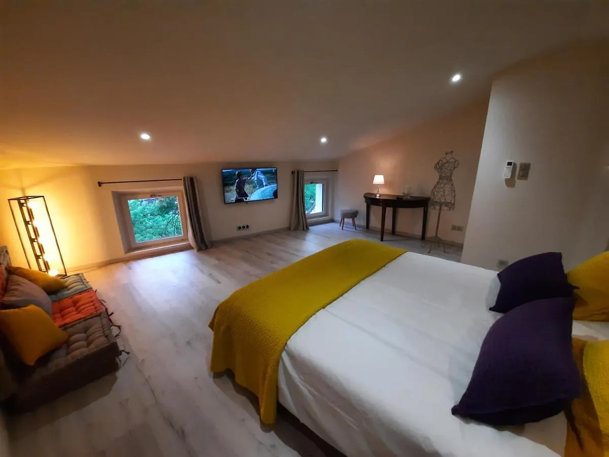 Appartement Le Loft sur les quais à LʼIsle-sur-la-Sorgue France